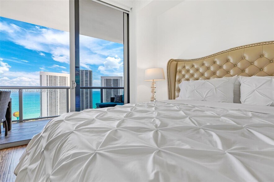Building Photo - 2602 E Hallandale Beach Blvd