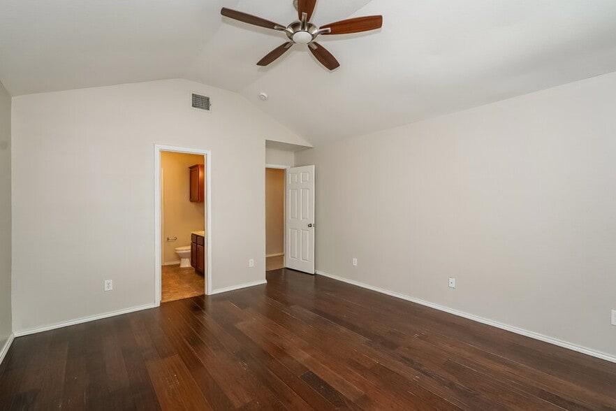 Building Photo - 110 Comanche Trail