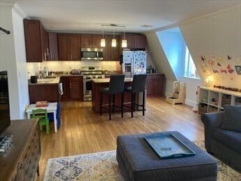 Building Photo - 1799 Beacon St