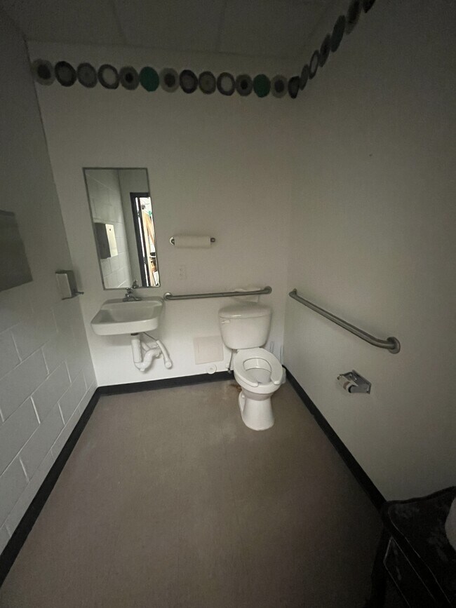 Building Photo - 2312 S Main St