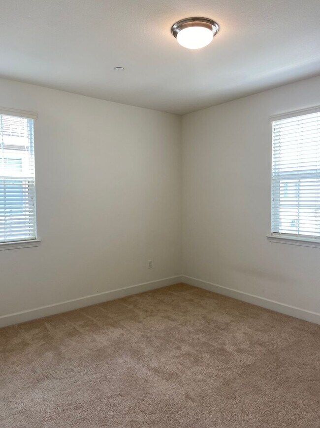 Building Photo - Folsom Ranch Community - 4 Bedroom, 2.5 Ba...