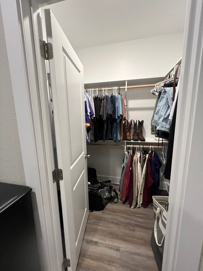 Building Photo - 710 Vassar Ct