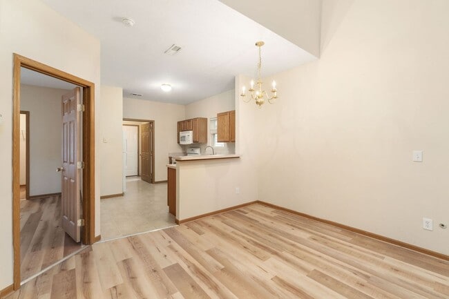 Building Photo - Beautifully Updated Single Family in a Private Community