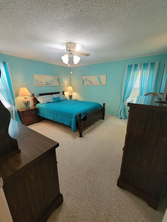 Building Photo - 5 Bedroom Beach House