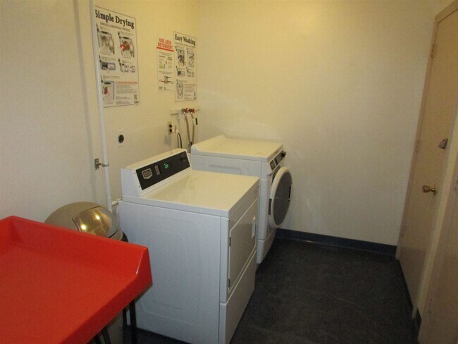 Building Photo - 114 Capitol Hill Dr