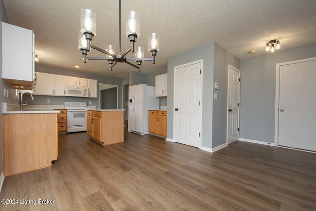 Building Photo - 6702 Shallow Rock Dr