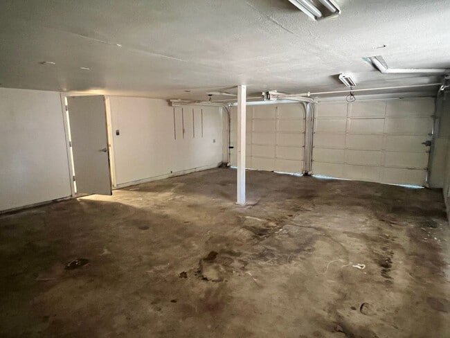 Building Photo - 3 Bed, 2 bath house located in Eugene