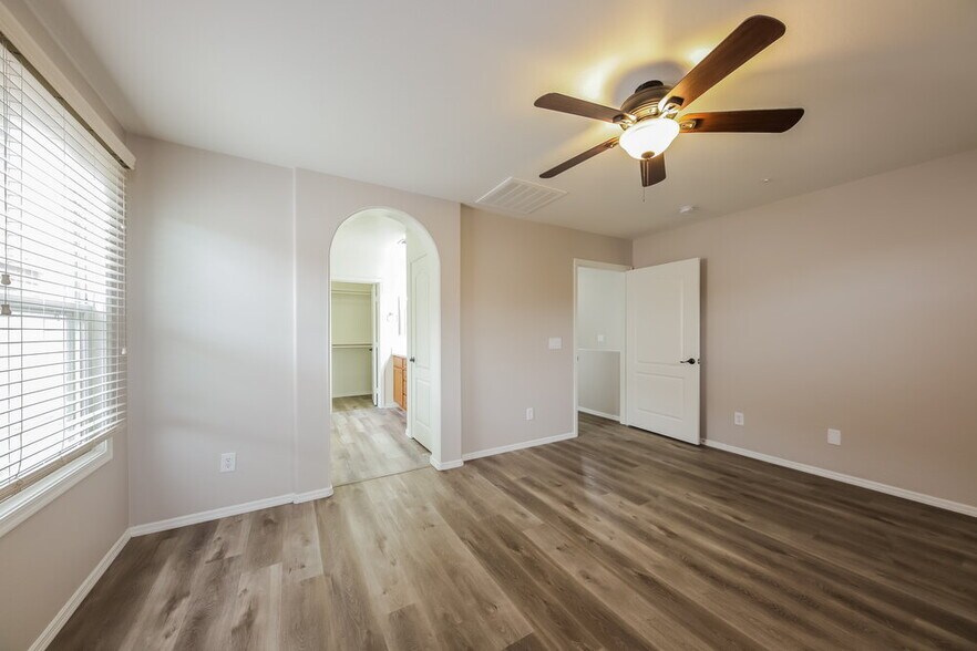 Building Photo - 28902 N 124th Dr