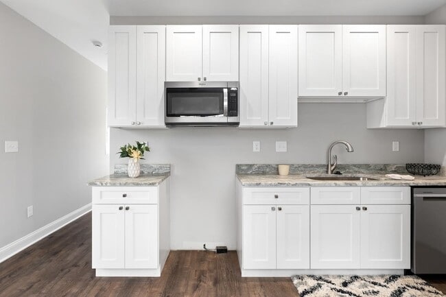 Building Photo - 1013 B St