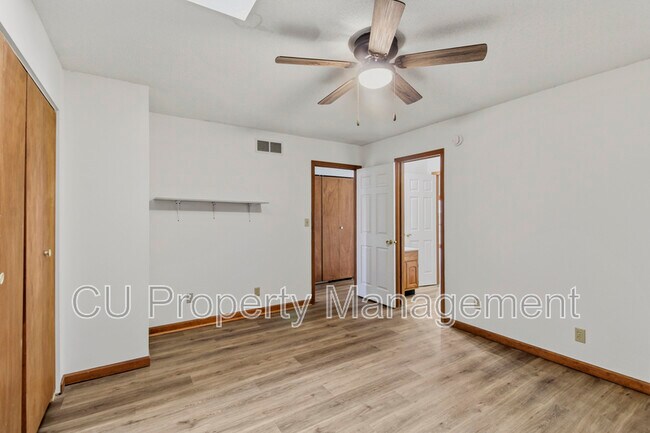 Building Photo - 3304 Halifax Dr