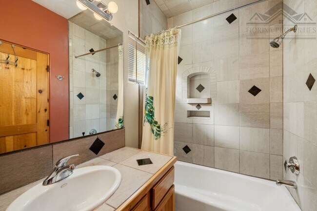 Building Photo - 1 MO. FREE RENT! Serene Pueblo-Style Home in Tierra Contenta