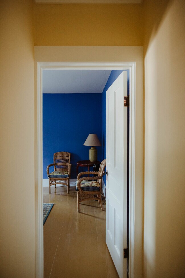 Building Photo - 108 W 6th St