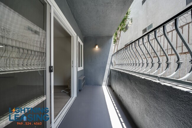 Building Photo - 703 Irolo St