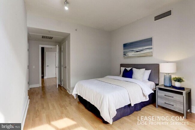 Building Photo - 809 6th St NW