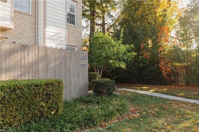 Building Photo - 2000 Picardy Ct