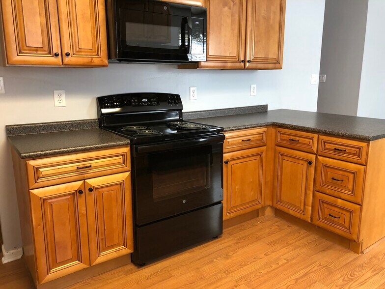 Building Photo - 111 Mockingbird Dr