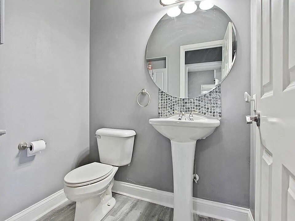 Building Photo - 2201 Knollbrook Way