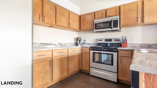 Building Photo - 701 W 101st Pl S