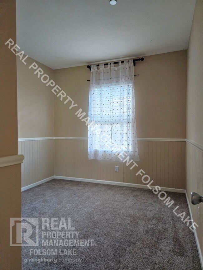 Building Photo - Lincoln Crossing Gated Community 3-Bedroom...