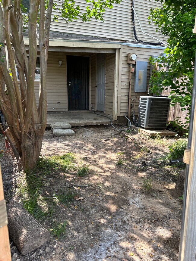 Building Photo - 2140 Aspen Dr