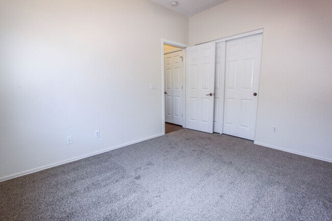 Building Photo - 3 bed 2 bath Pronghorn Ranch Home