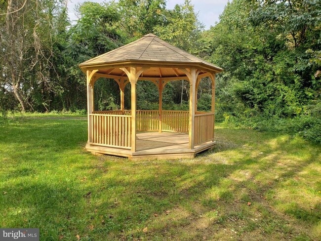 Building Photo - 1720 SF Townhome - 3 BR/1.5 BA in Vineland - Kings Crossing!