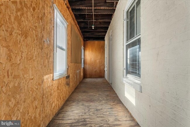 Building Photo - 250 N Mulberry St