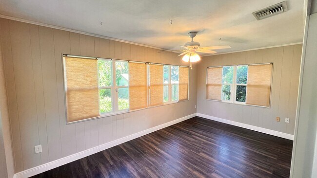 Building Photo - Timeless Charm Meets Modern Comfort in the Heart of Winter Park! WASHER & DRYER INCLUDED!