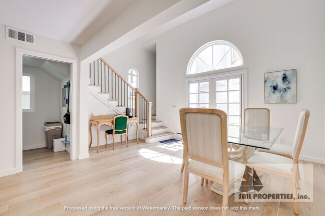 Building Photo - Gorgeous beach house with ocean view!