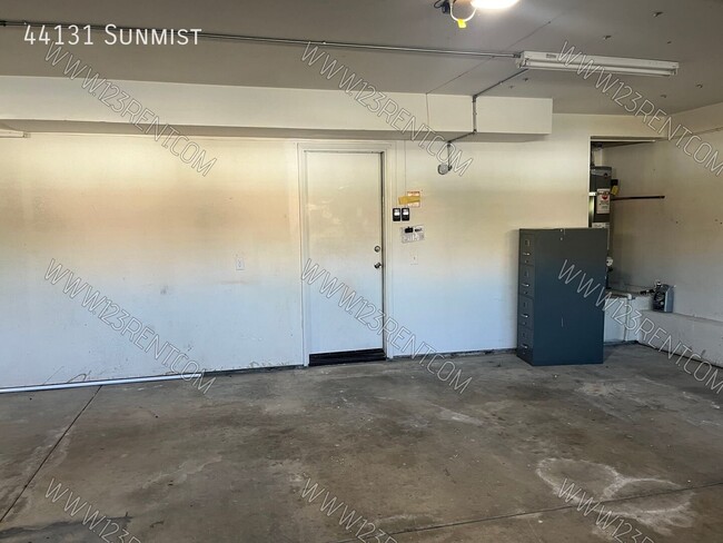 Building Photo - 44131 Sunmist-
