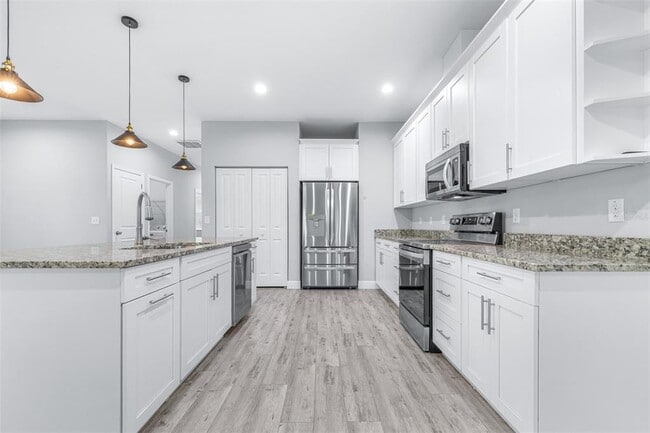 Building Photo - 1505 E North Bay St