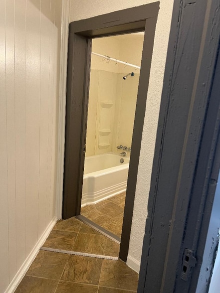 Building Photo - 1412 Moorman Ave NW