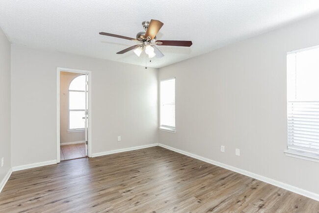 Building Photo - 12327 Sondra Cove Ct