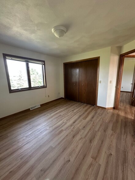 Building Photo - N511 Willowcrest Ct