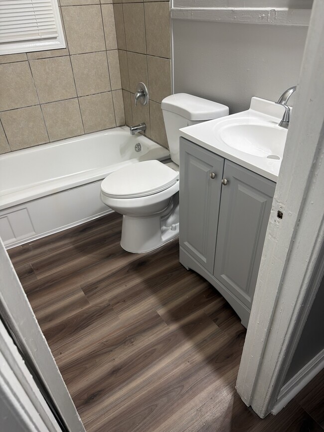 Building Photo - 464 Glankler St
