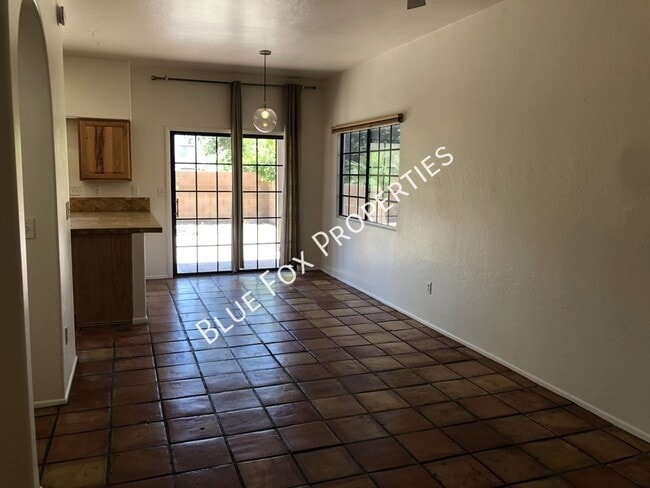 Building Photo - 759 W Clear Creek Way