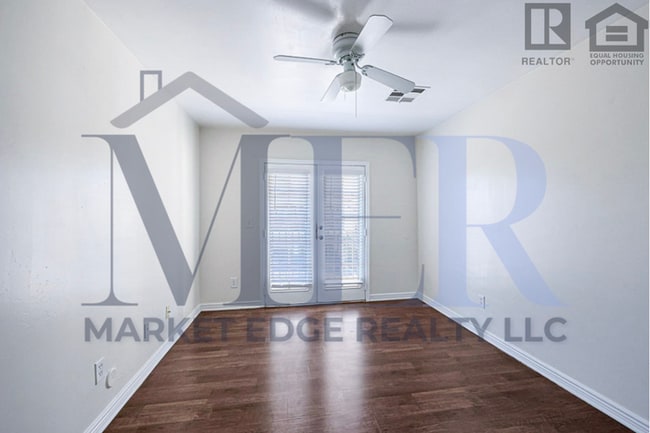 Building Photo - 3Bed/2.5Bath Townhouse at 24th St/Thomas! Move-In ready on 04/09/2026!