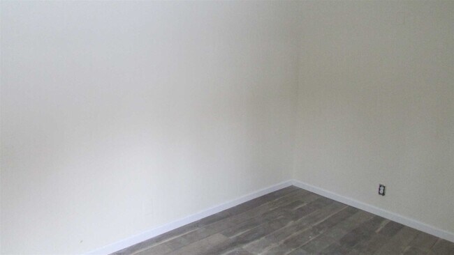 Building Photo - 2 Kent Rd