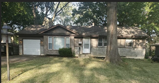 Building Photo - 10113 Belmont Ave