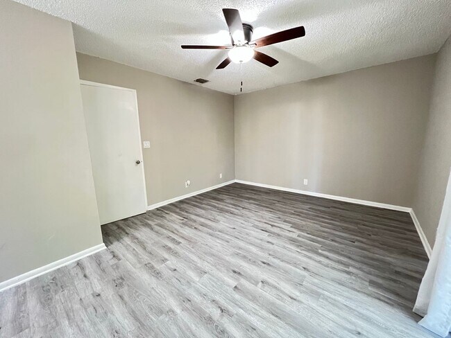 Building Photo - Renovated 1BR/1BA Ortega Farms Apartment