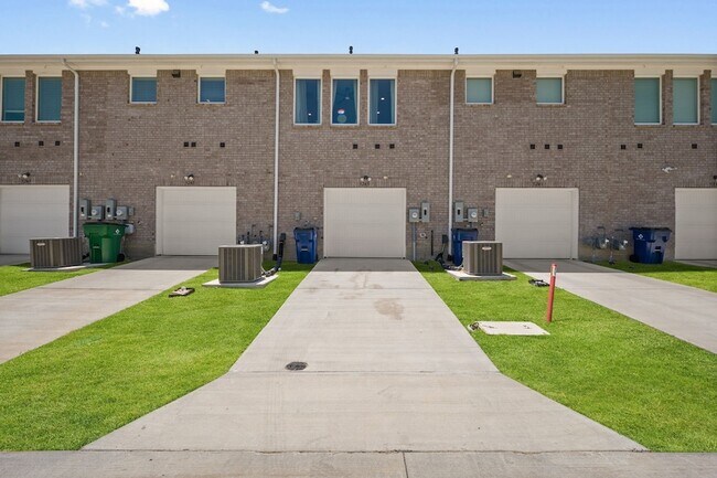 Building Photo - 5243 Legacy St