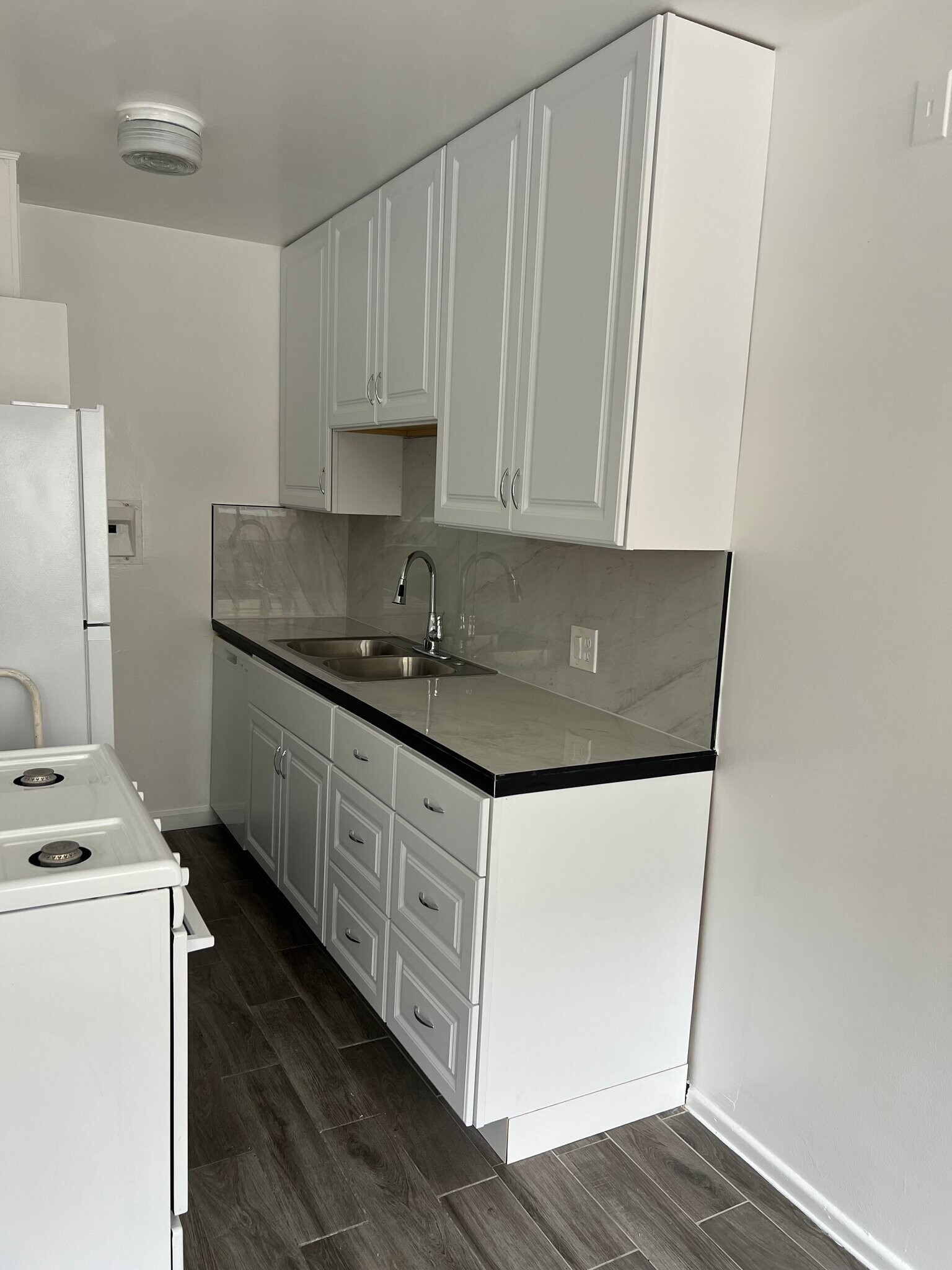 Building Photo - 3110 Livonia Ave