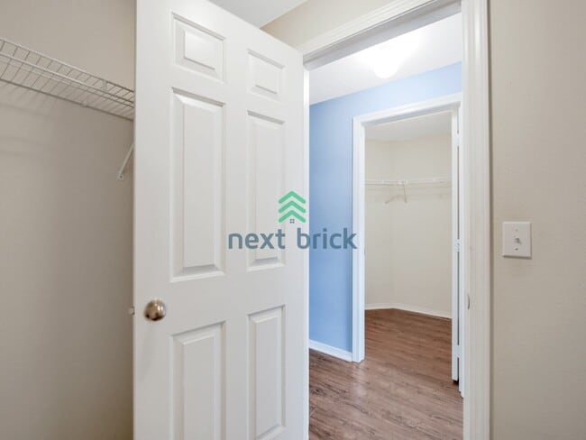 Building Photo - Spacious 3 Bedroom 2.5 Bath Highland Park Home.