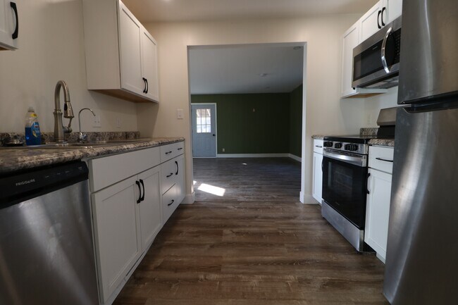 Building Photo - 511 W Pine St