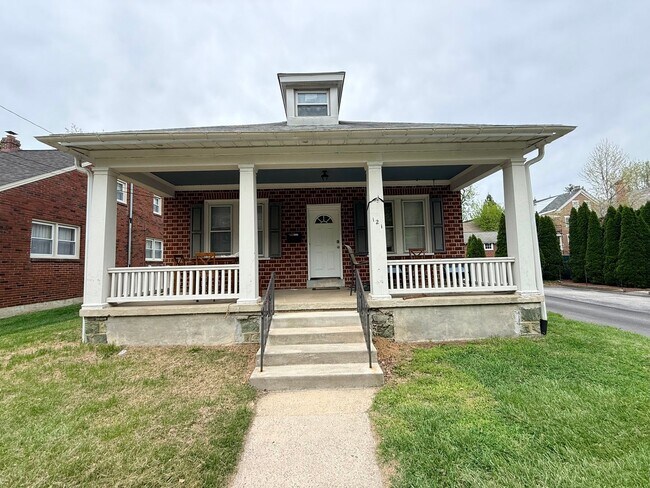 Building Photo - Student Rental next to WCU Campus | 3 Bed Single Family Home w/ Covered Front Porch, Yard & Basem...