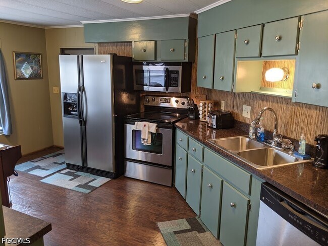Building Photo - 10011 Merion Ct