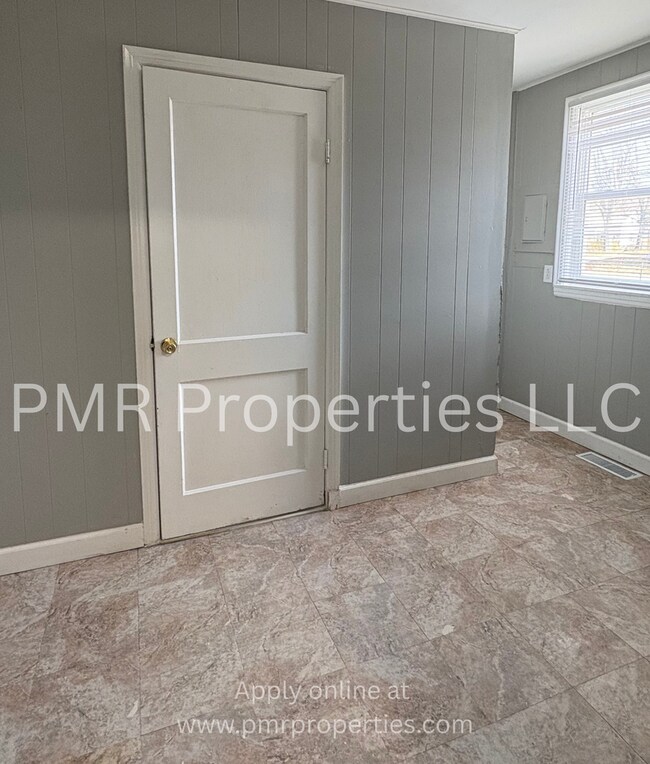 Building Photo - 2 Bethrooms / 1 Bathroom House