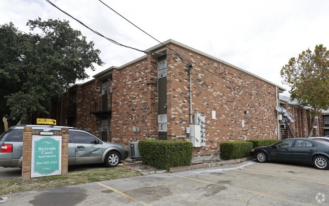 Building Photo - Riverside Court I