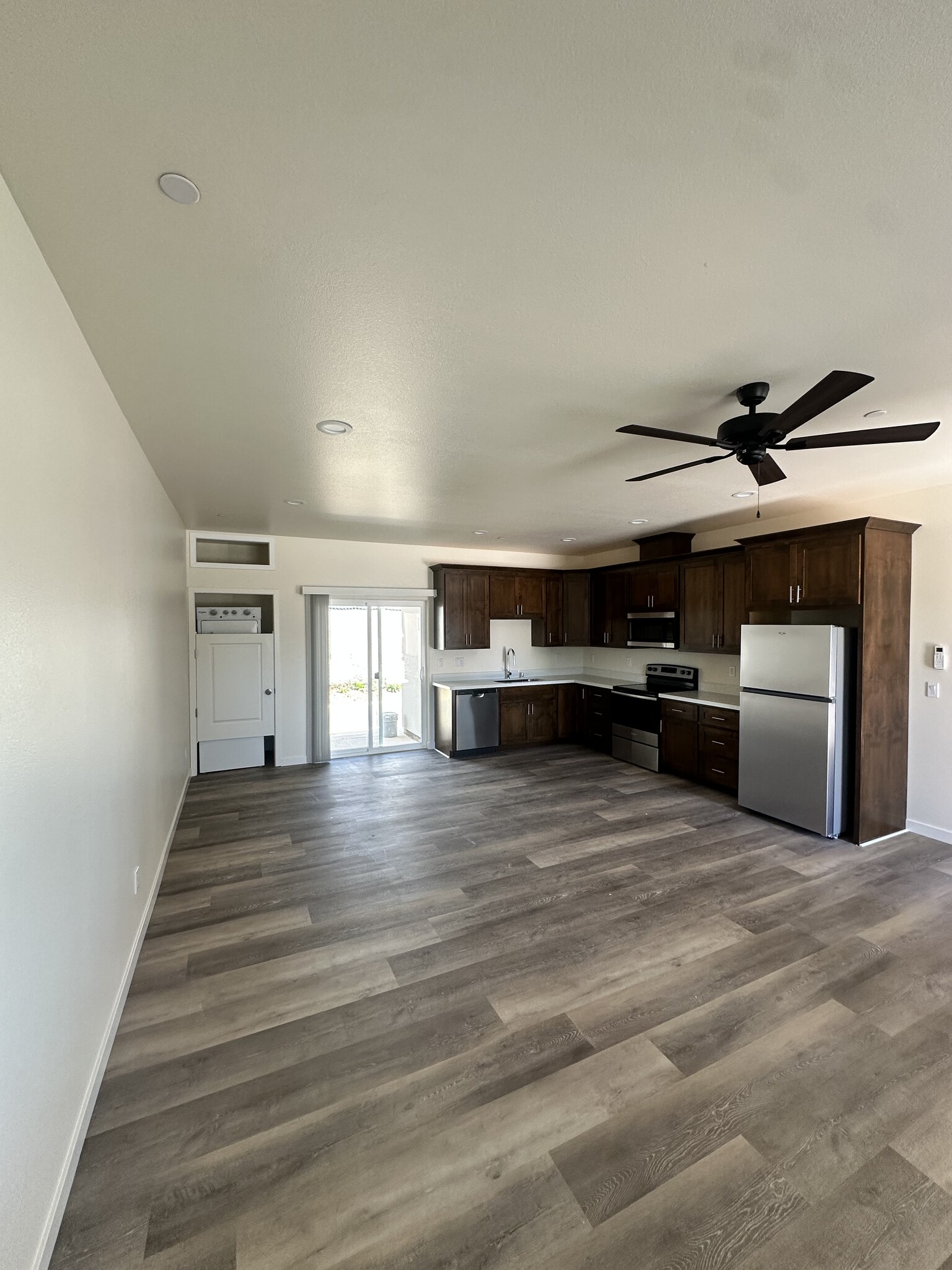 Building Photo - 7653 Skyway