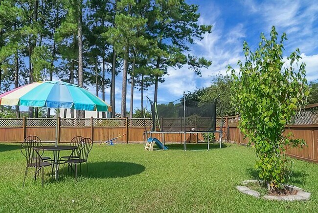 Building Photo - 334 Albrighton Way